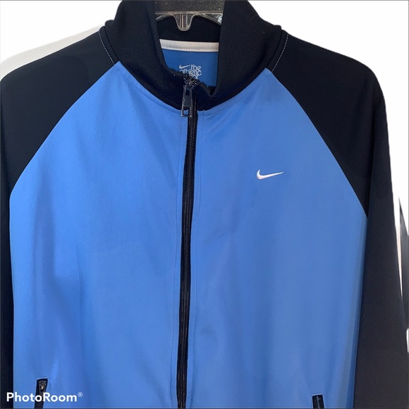 Nike full zip light weight jacket - Picture 3 of 11